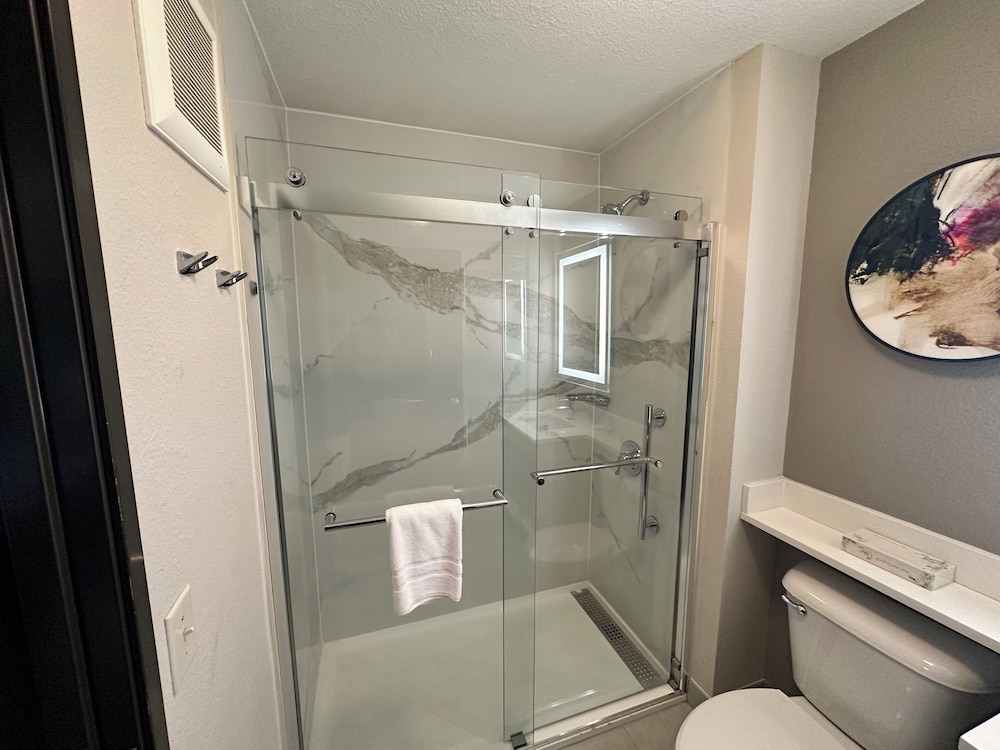 La Quinta Inn & Suites by Wyndham Greenville 60/61