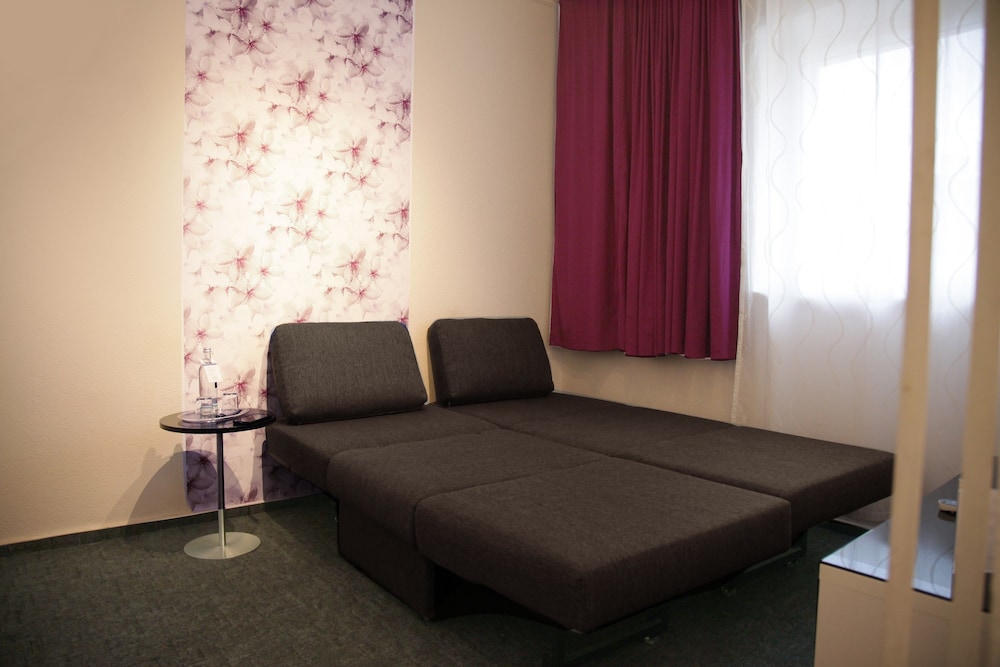 Hotel Les Nations 54/77