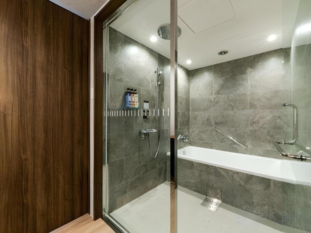 غرفة بسريرين مزدوجين للمدخنين، Daiwa Roynet Hotel Hakata Reisen Premier 5/6