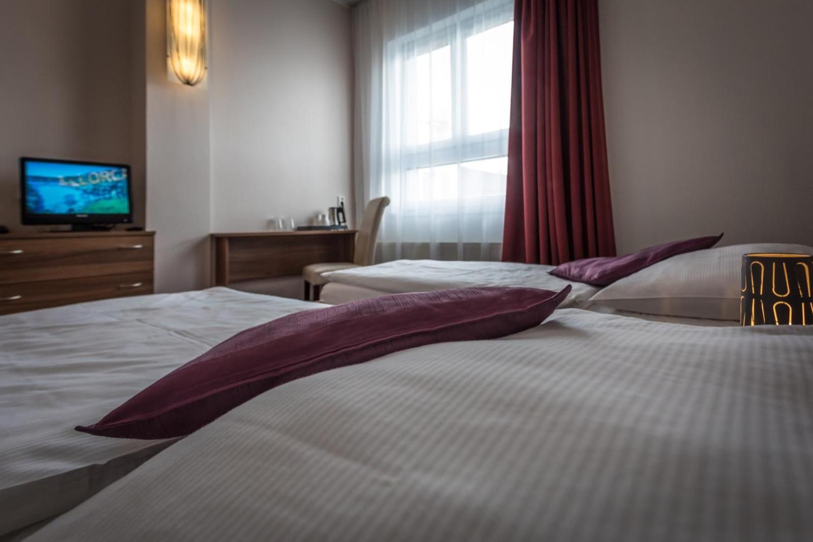 Sareza Hotel 16/48
