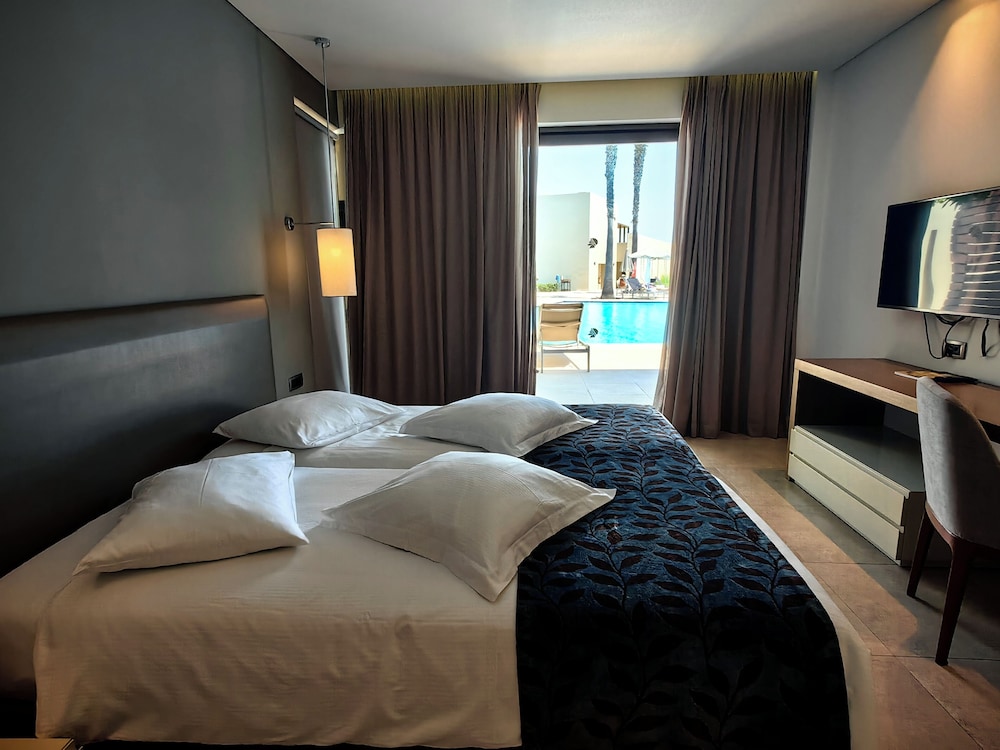 2 Bedrooms, Swim Up, Executive, Suite, 4 Beds, Shared Pool, 2 Sofa, Astir Odysseus Kos Resort and Spa 3/9