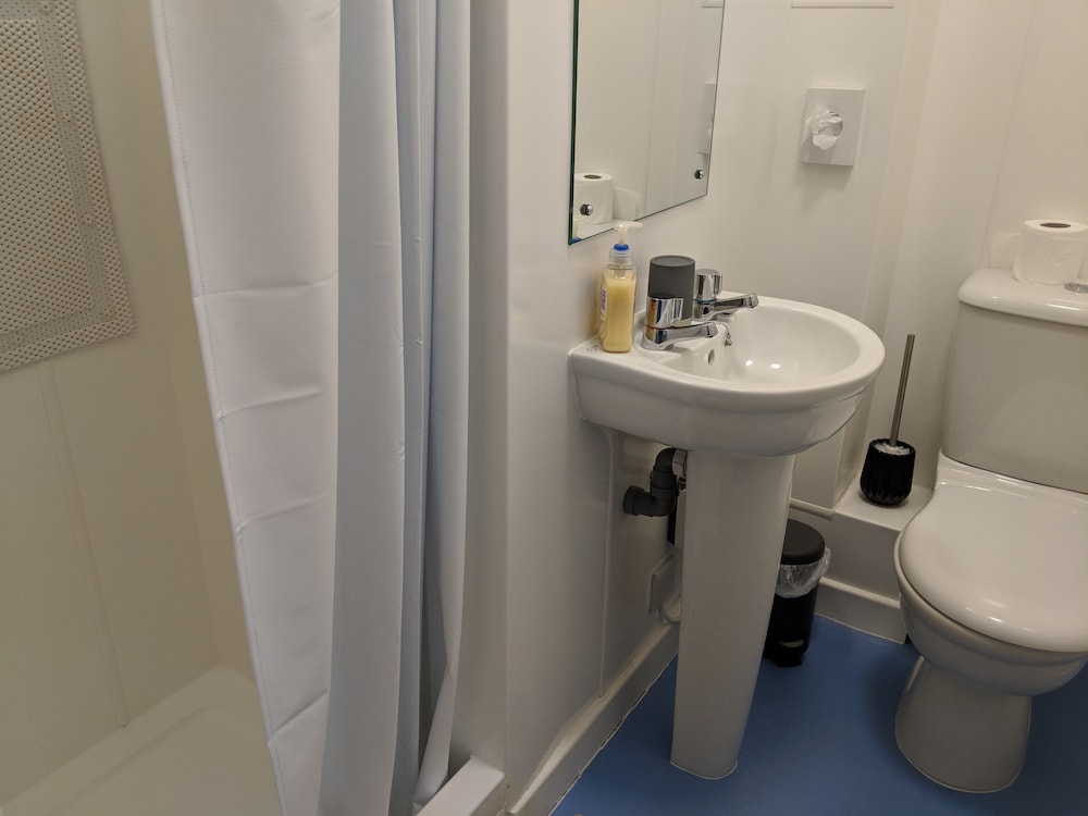 Barholm Accommodation 28/30