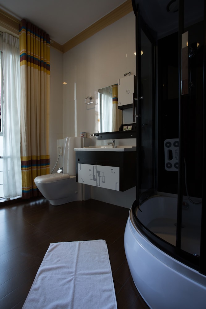 Oak Ray Serene Garden Hotel 25/64