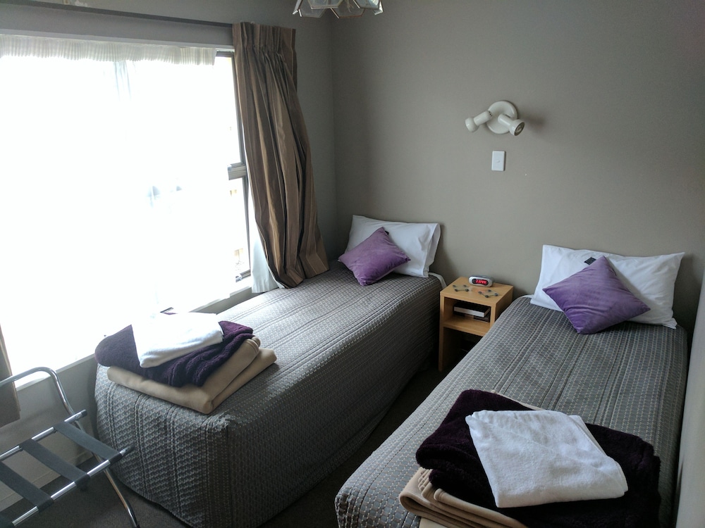 Classique Lodge Motel 40/50