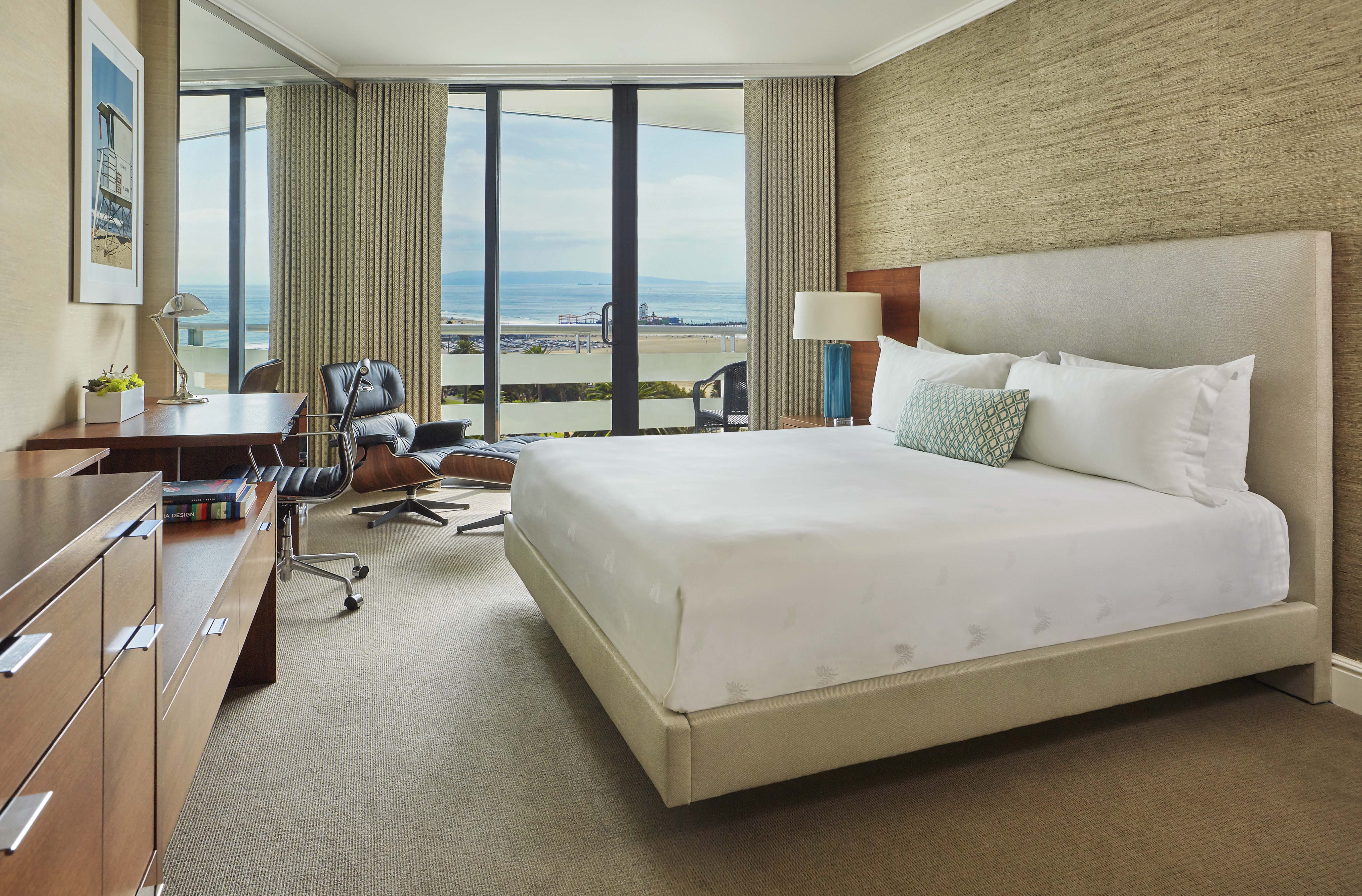 PREMIER, 2 DOUBLE BEDS, OCEAN VIEW, BALCONY