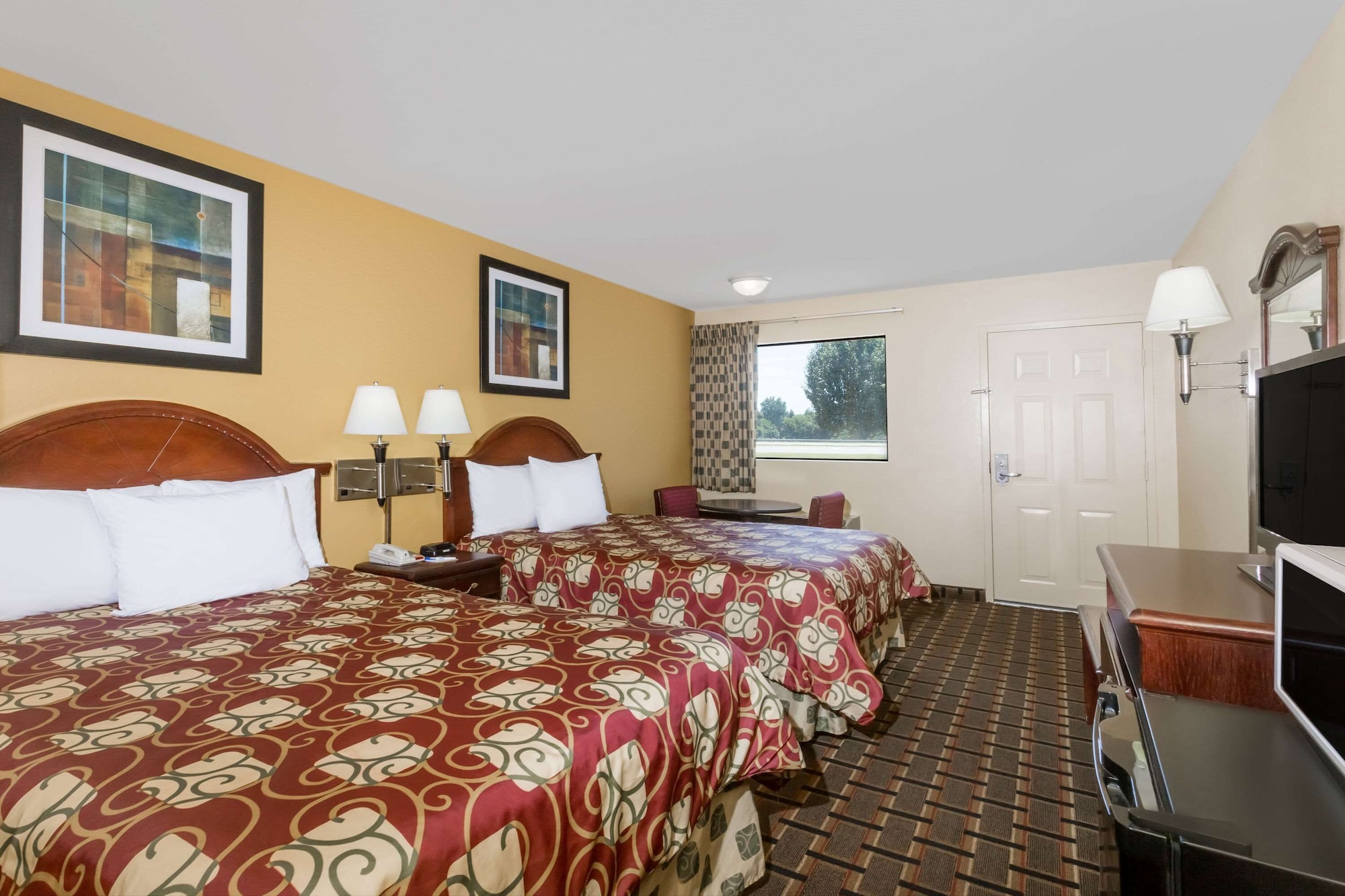 room, 2 double beds, accessible