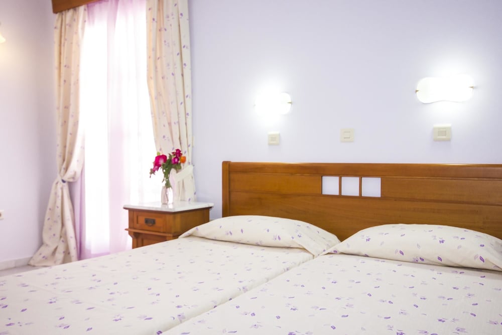 Naxos Holidays 16/64