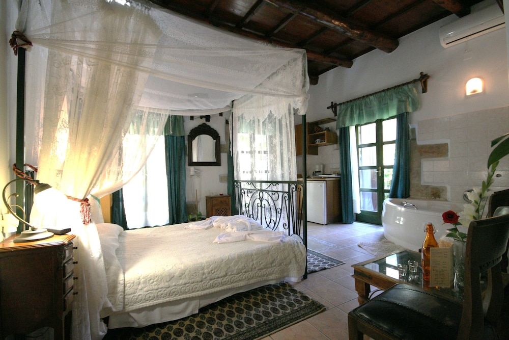 Ifigenia Luxury Suites 12/50