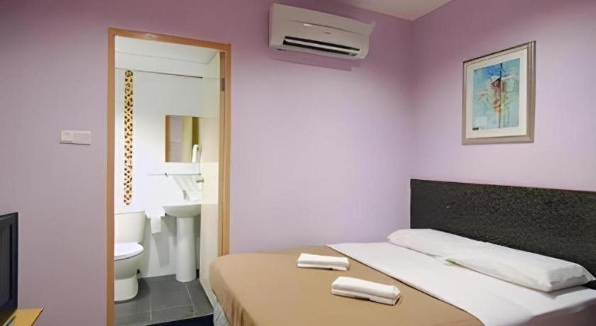 Aristo Hotel At Putatan 17/56