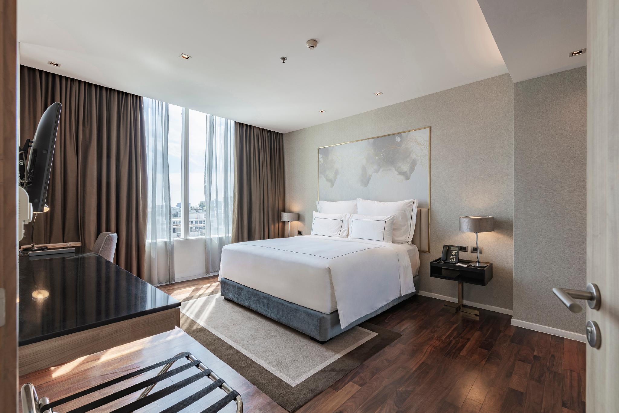 جناح جونيور بشرفة، MUU Bangkok Hotel 2/2