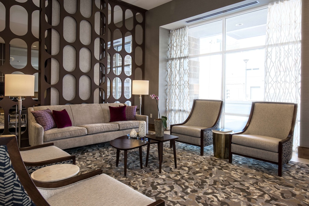DOUBLETREE BY HILTON EVANSVILLE 37/74