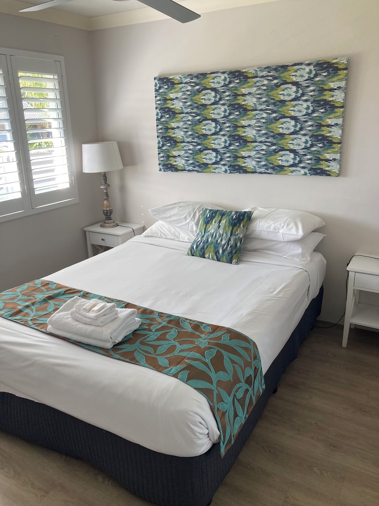 Studio, Queen Bed, Lake Front