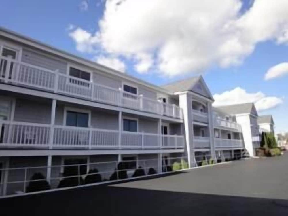 Hyannis Travel Inn 4/45