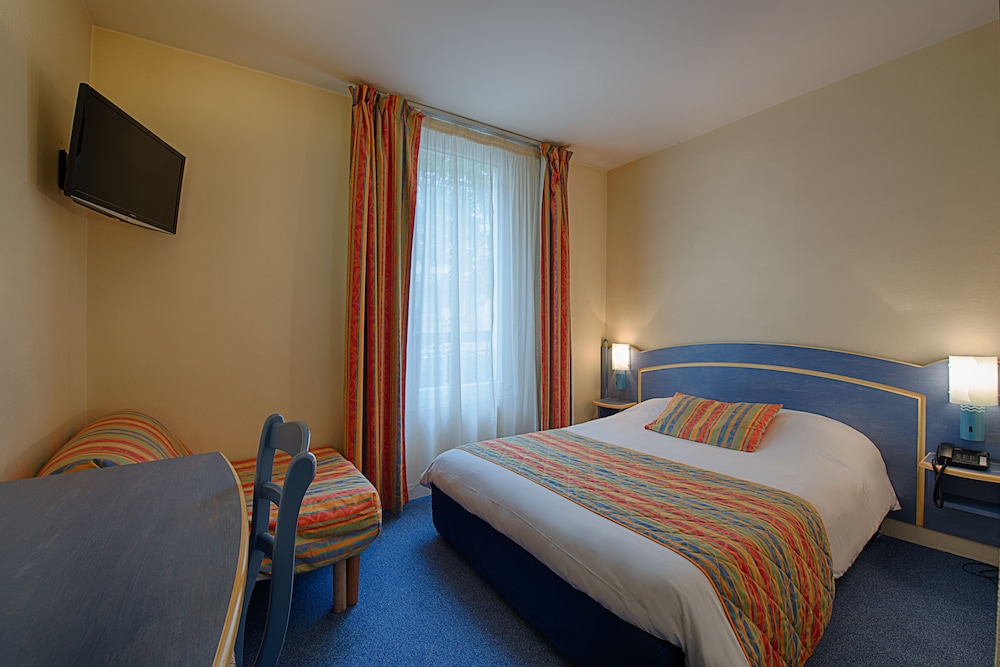 ROOM, TWIN BEDS