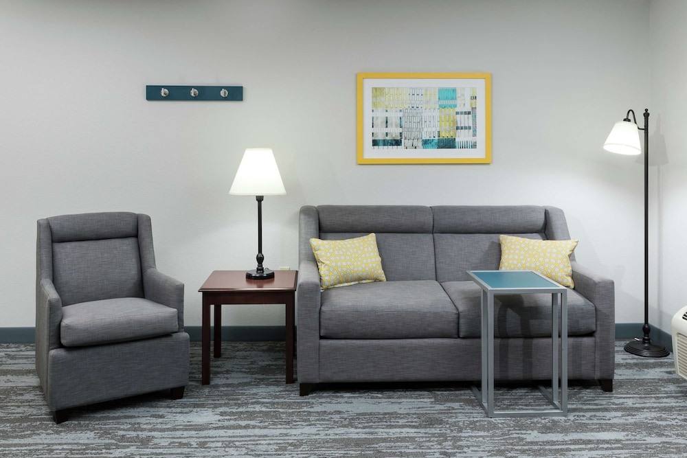 Hampton Inn And Suites Rochester North 27/42