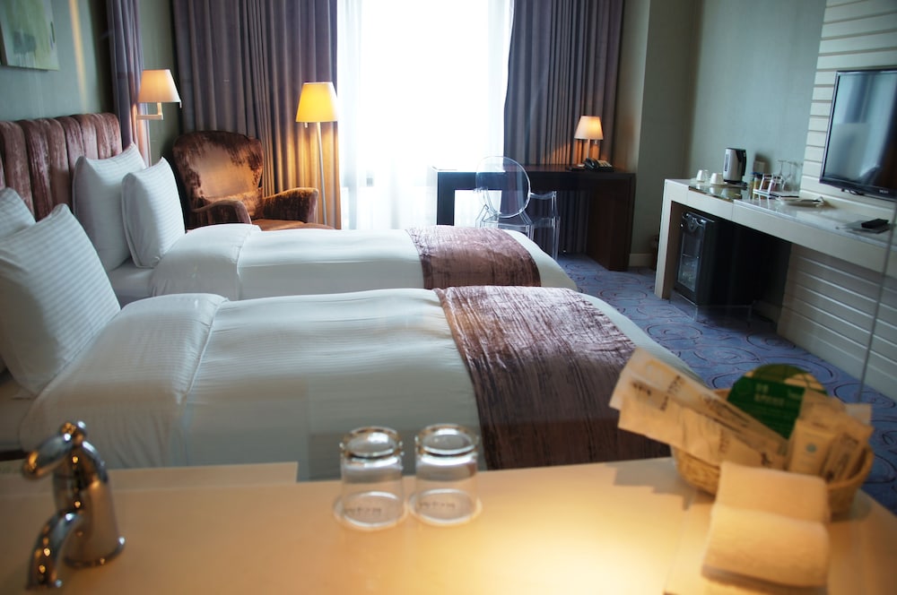 GRAND VICTORIA HOTEL 47/73