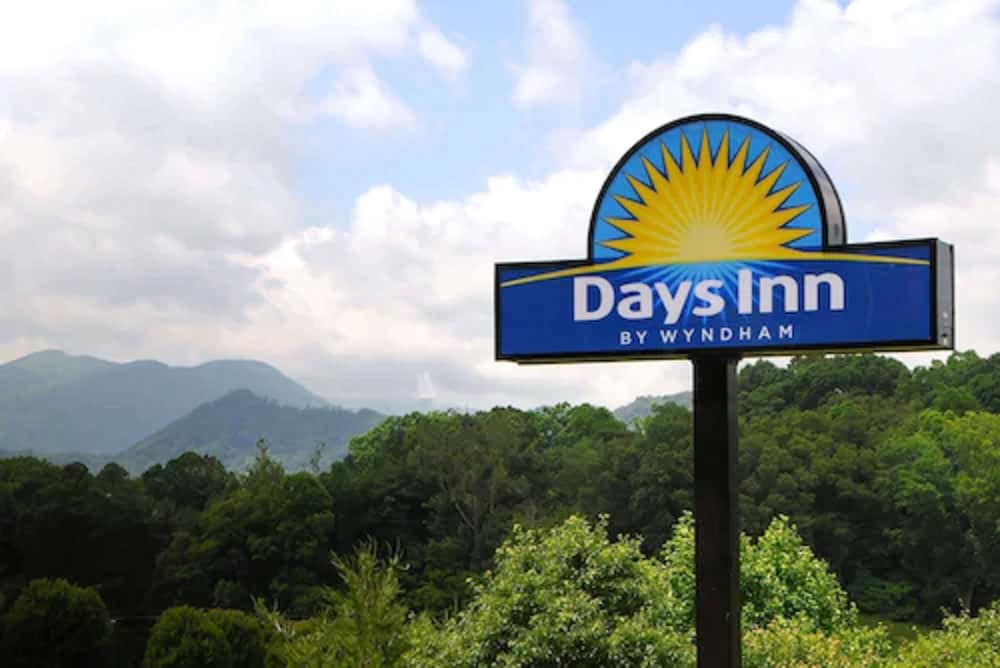 Days Inn by Wyndham Waynesville NC 27/27