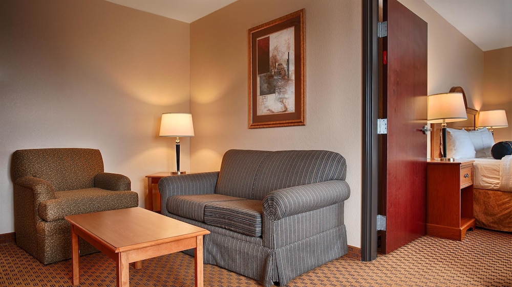 Best Western South Plains Inn & Suites 20/31