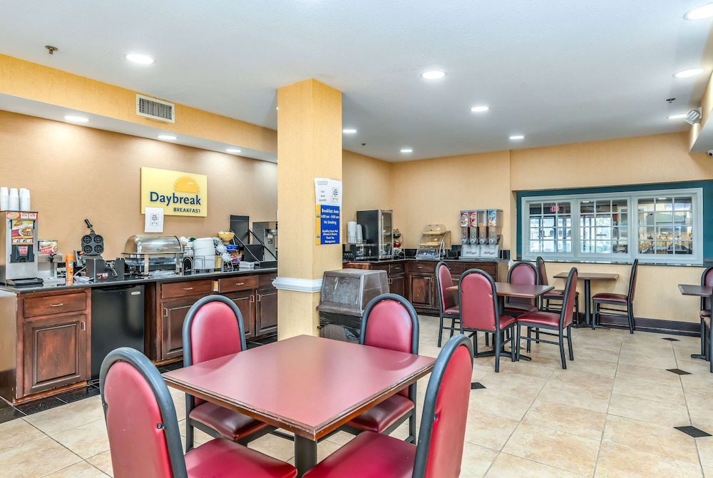 Days Inn & Suites by Wyndham Prattville-Montgomery 36/39