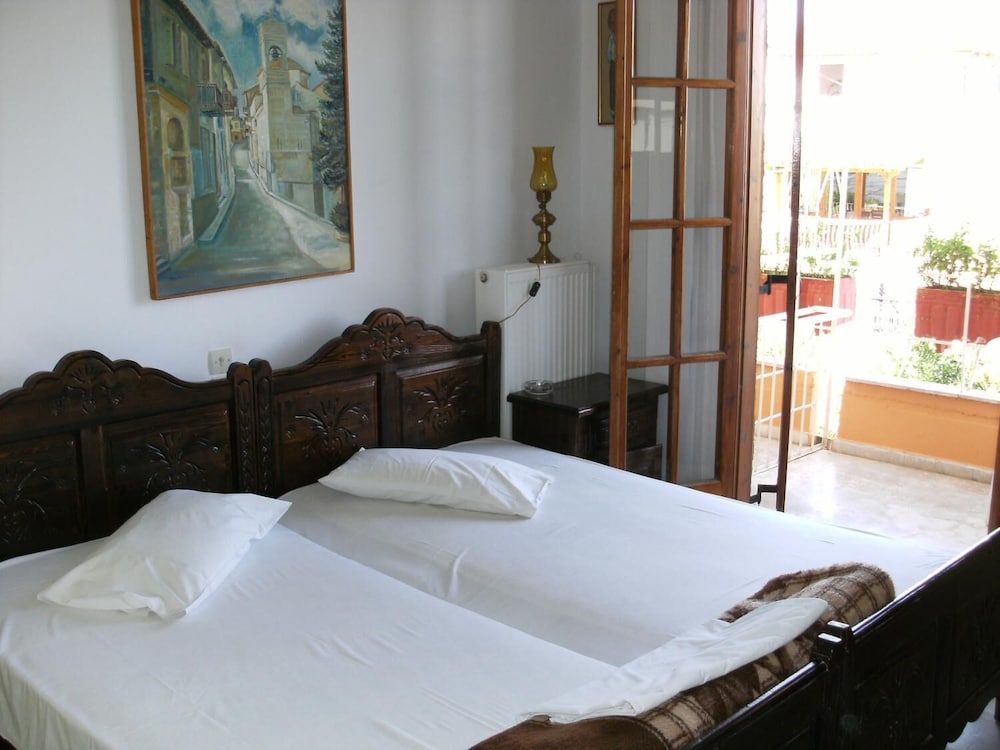 Katerina Hotel 10/40