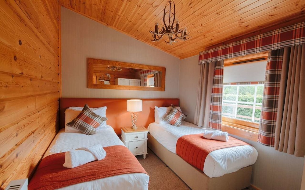 LUXURY, LODGE, 2 BEDS