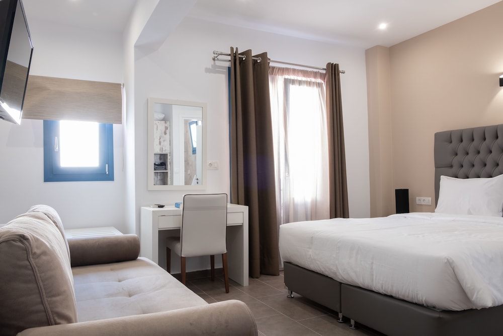 Tristhenia Hotel 24/66