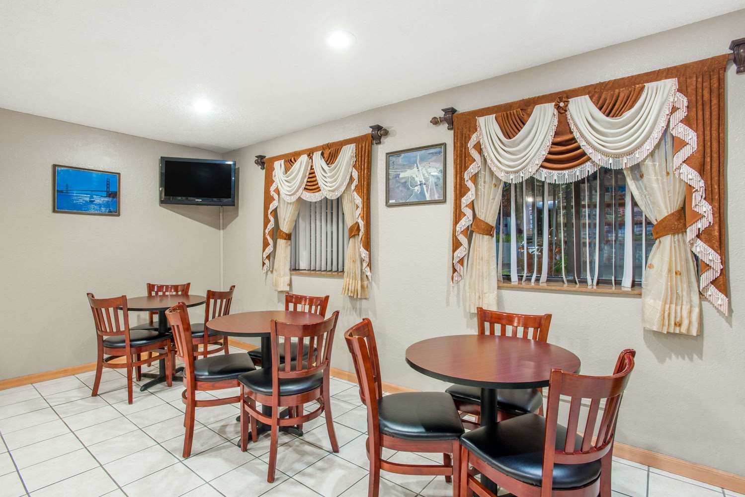 Super 8 By Wyndham Massena NY 13/19