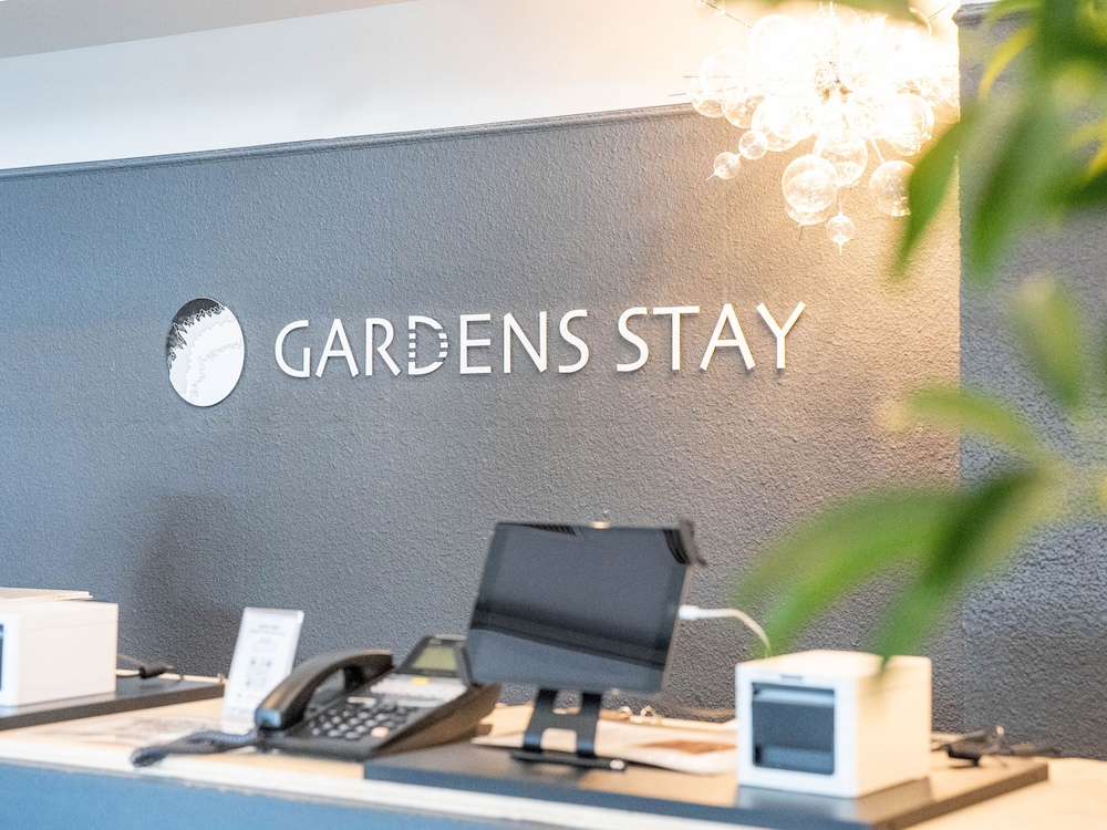GARDENS STAY 46/55