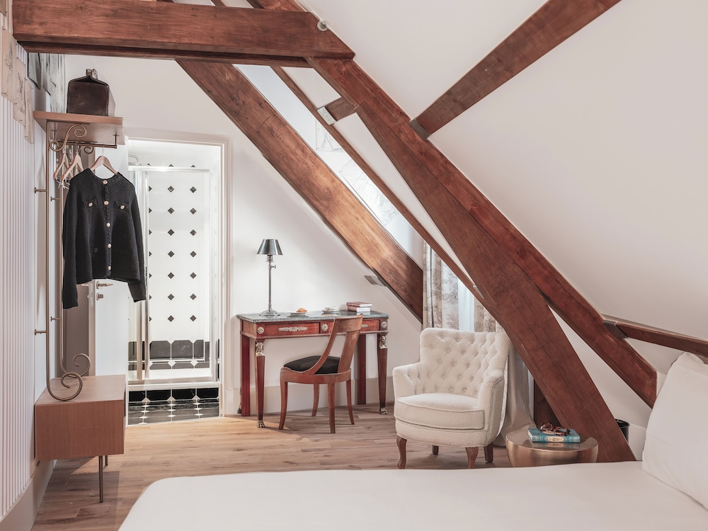Hotel De Senlis 37/52