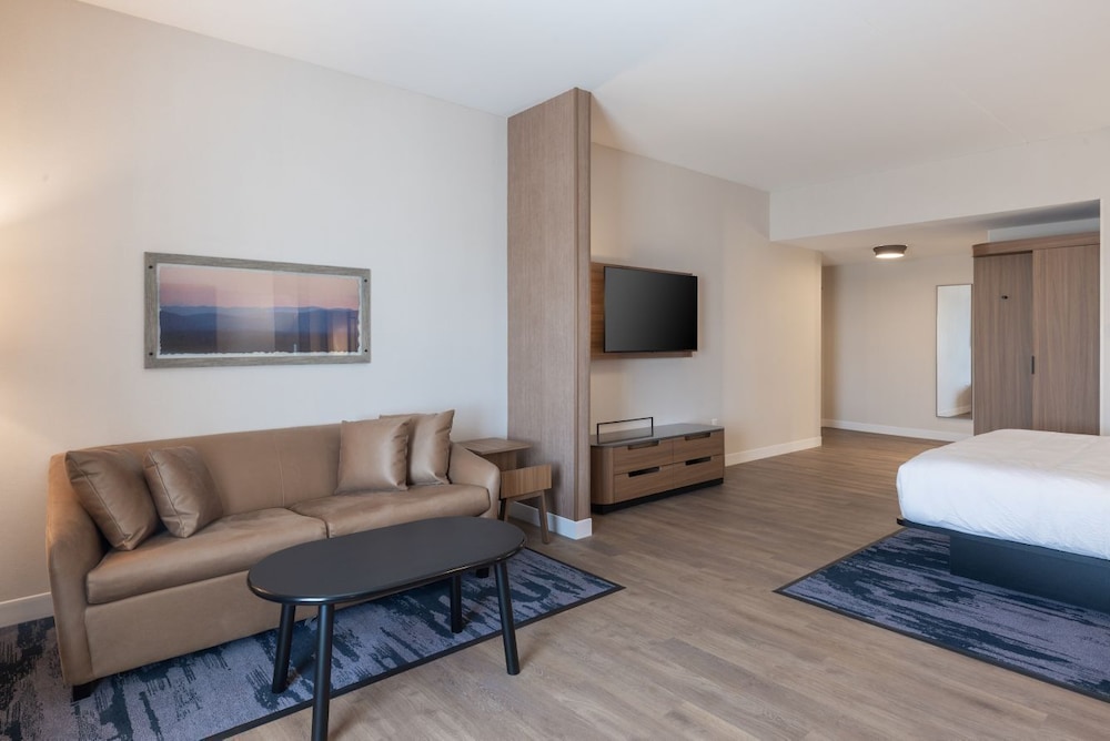 Fairfield Inn & Suites Dayton Beavercreek 20/27