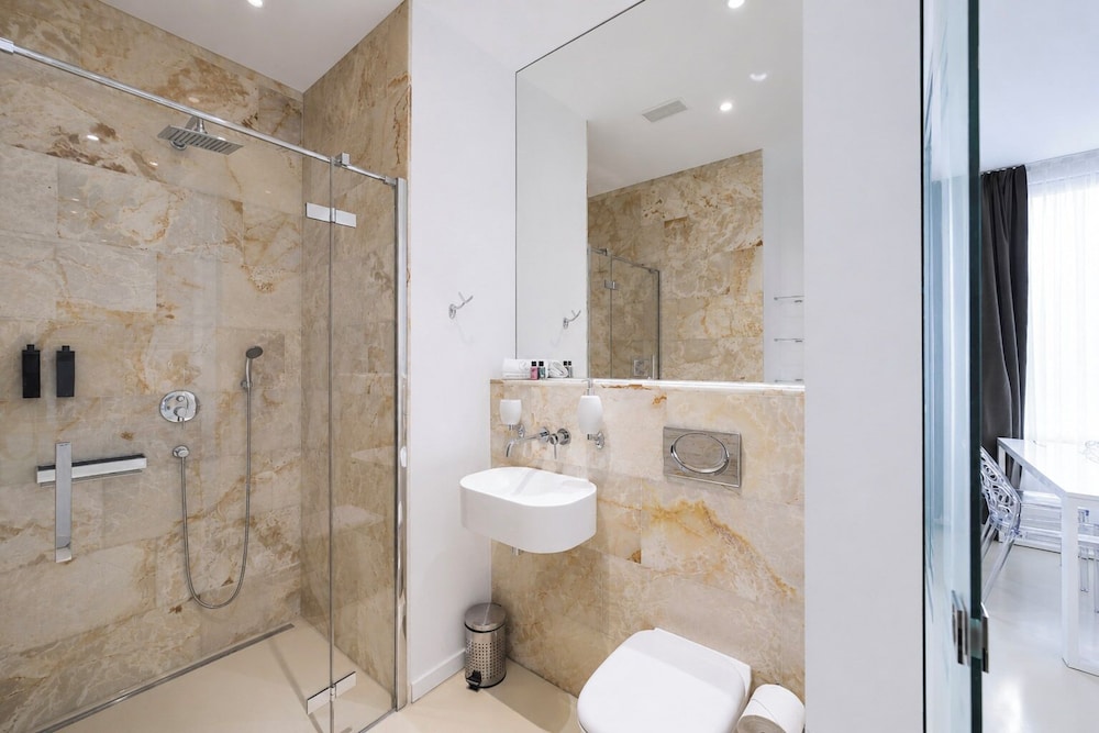 1 Bedroom, Senior, Double Bed, Kitchenette, Visionapartments Zurich Wolframplatz 7/10