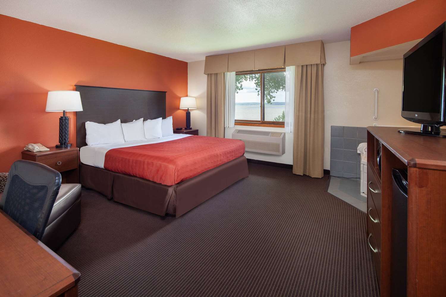AmericInn by Wyndham Ashland 12/53