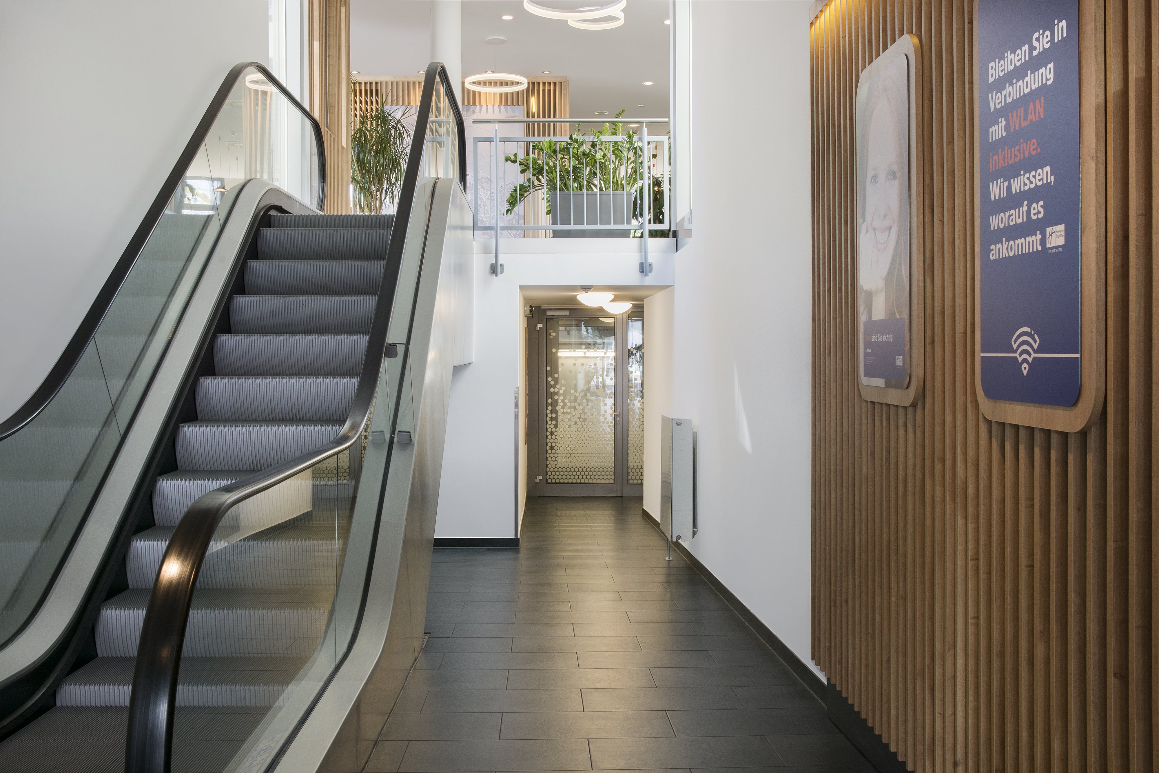 HOLIDAY INN EXPRESS BADEN BADEN 24/53