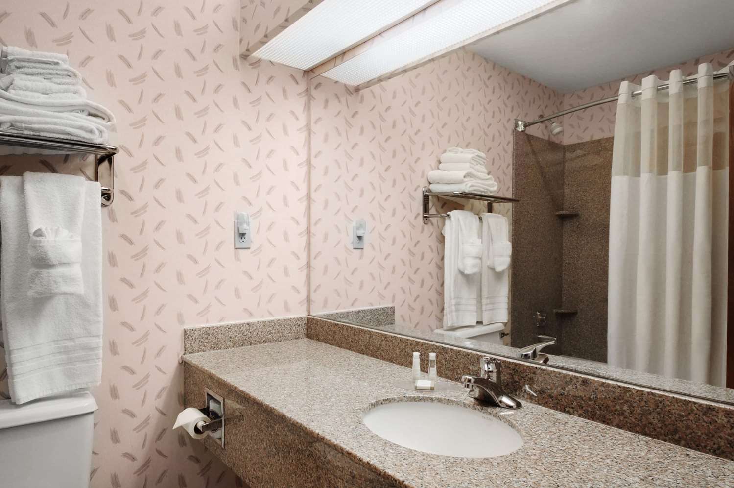Coratel Inn & Suites by Jasper New Braunfels IH-35 EXT 189 22/22
