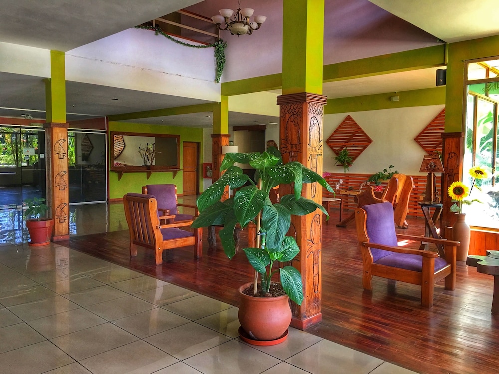 Carmen Hotel 82/100