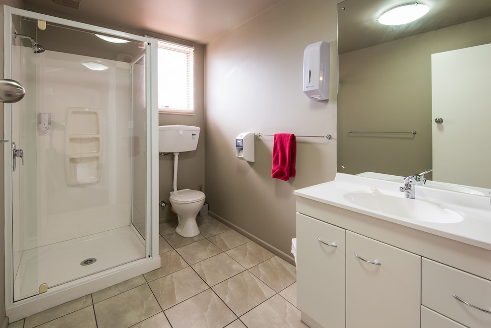 Manuka Crescent Motel 55/63