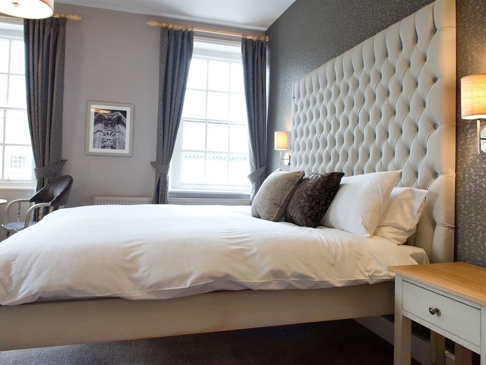 The County Hotel 14/50