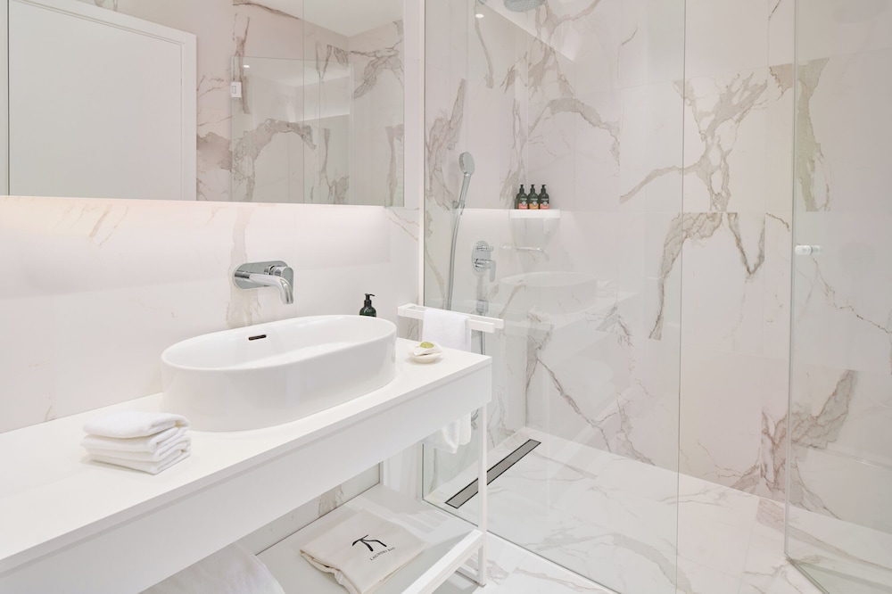 Petram Resort & Residences 68/68