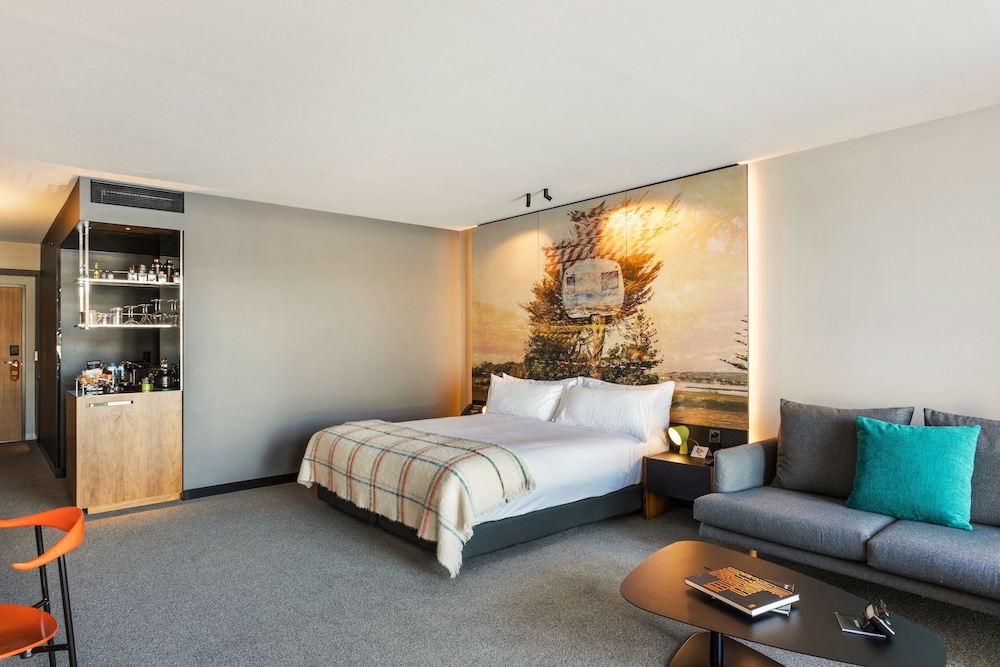 MACQ 01 HOTEL 24/69