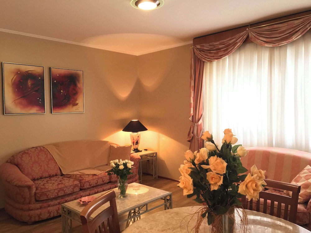 Cosmos Hotel 30/52