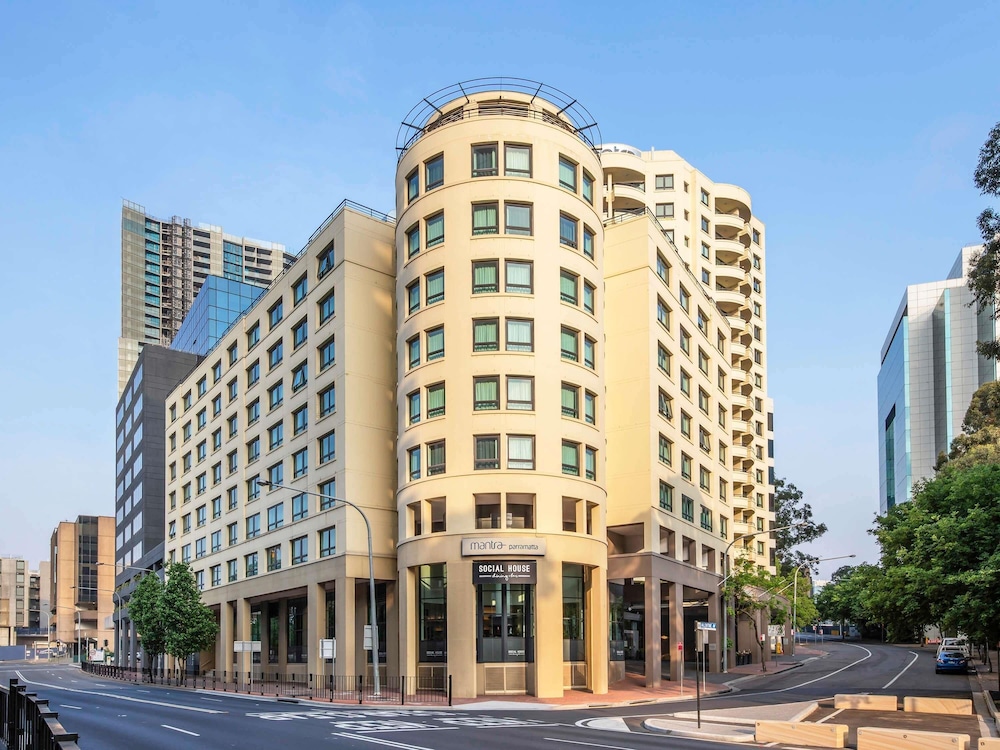 Mantra Parramatta 64/72