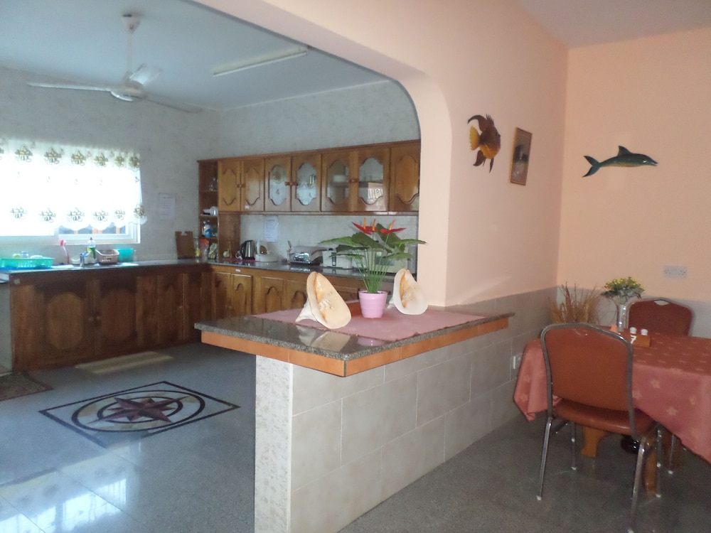 Villa Bananier Guest House 4/28