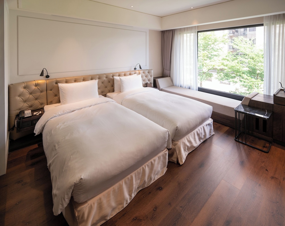 DELUXE, TWIN BEDS