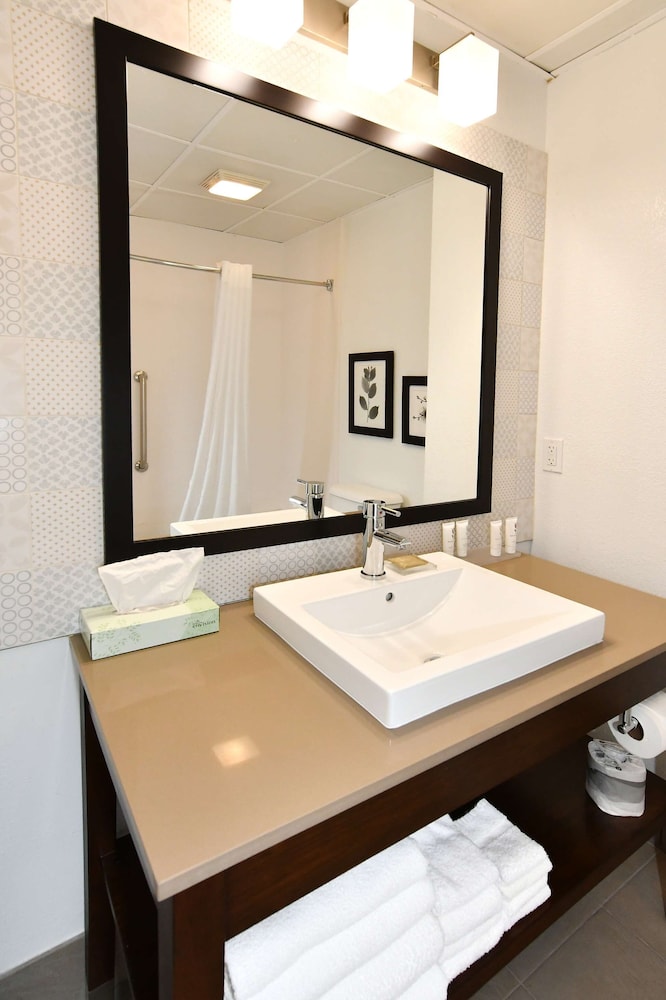 Country Inn and Suites By Radisson Mount Morris NY 16/28