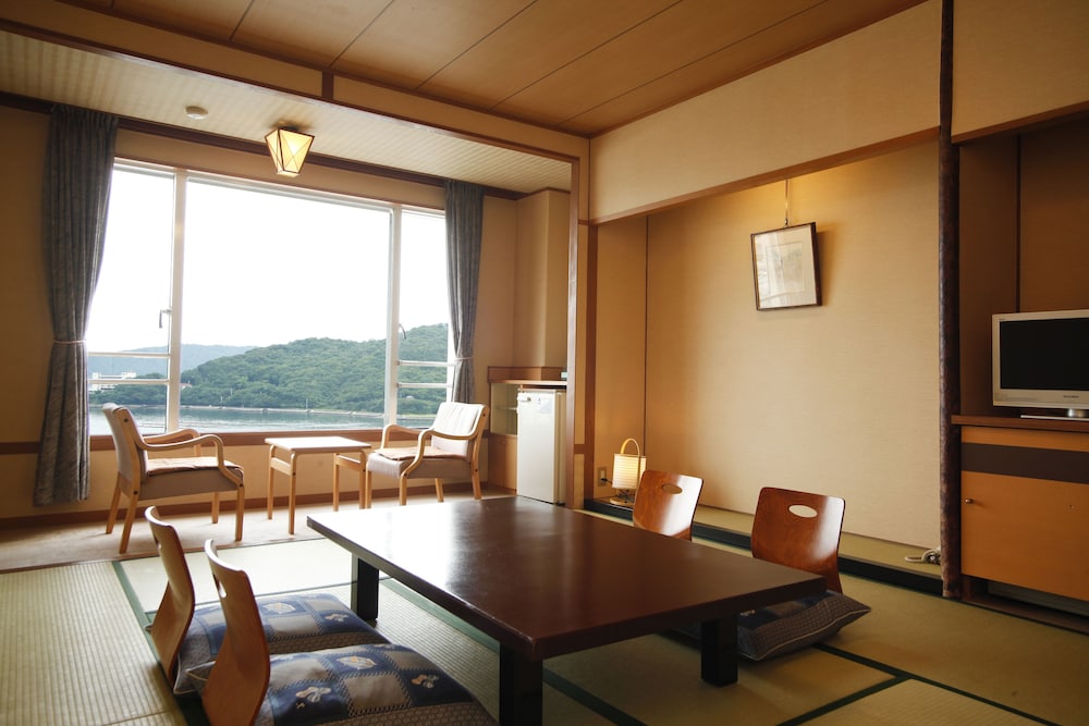 Toba Seaside Hotel 30/54