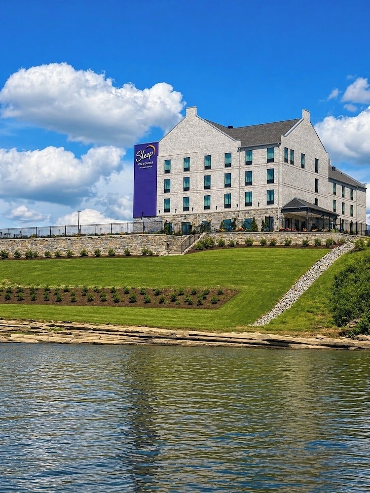 Sleep Inn & Suites Savannah Tennessee Riverfront 46/50