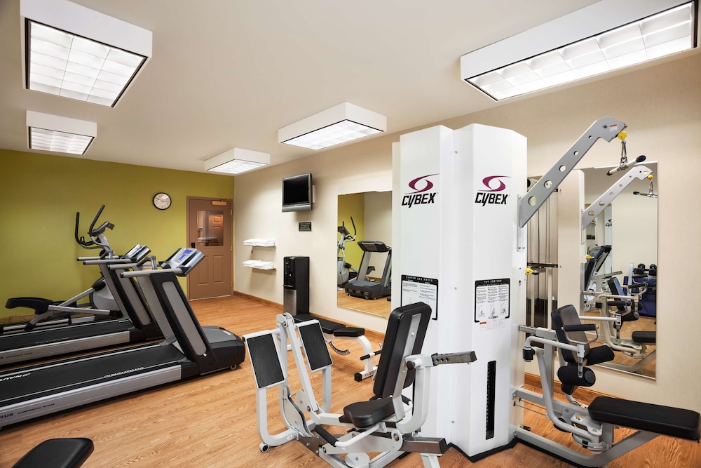 Country Inn & Suites By Radisson Manchester Airport Nh 7/20