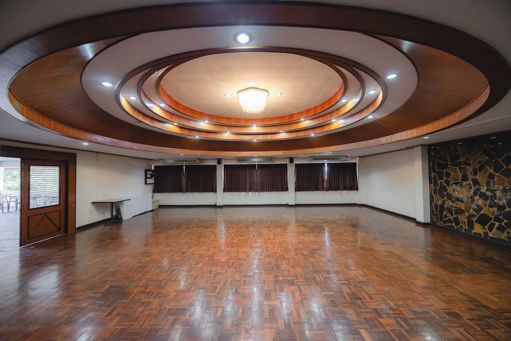 Sabai Hotel & Plaza 8/50