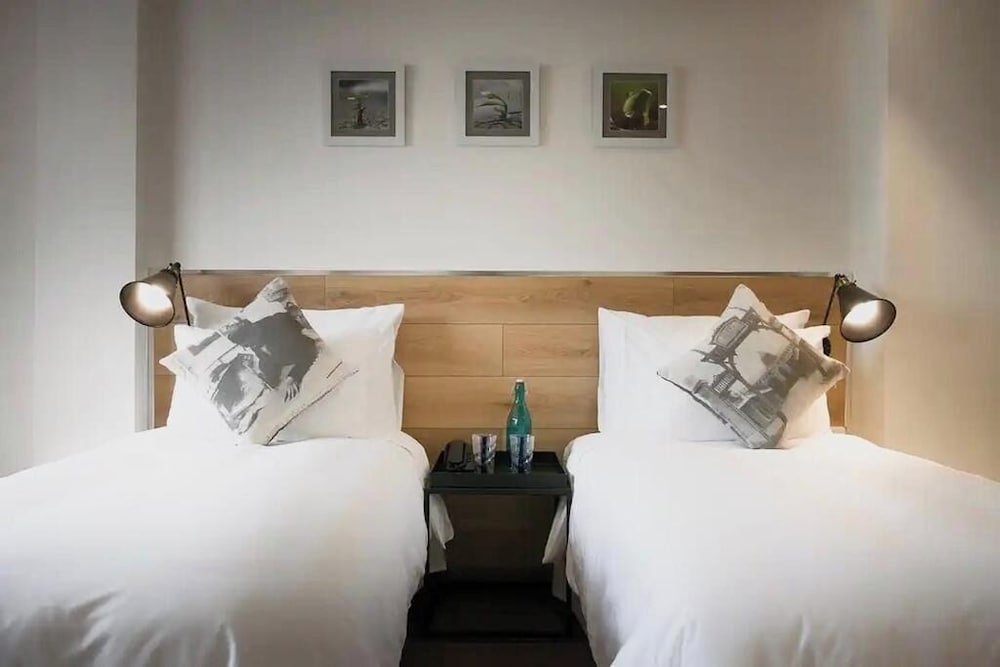 C Central Hotel de Tham 8/15