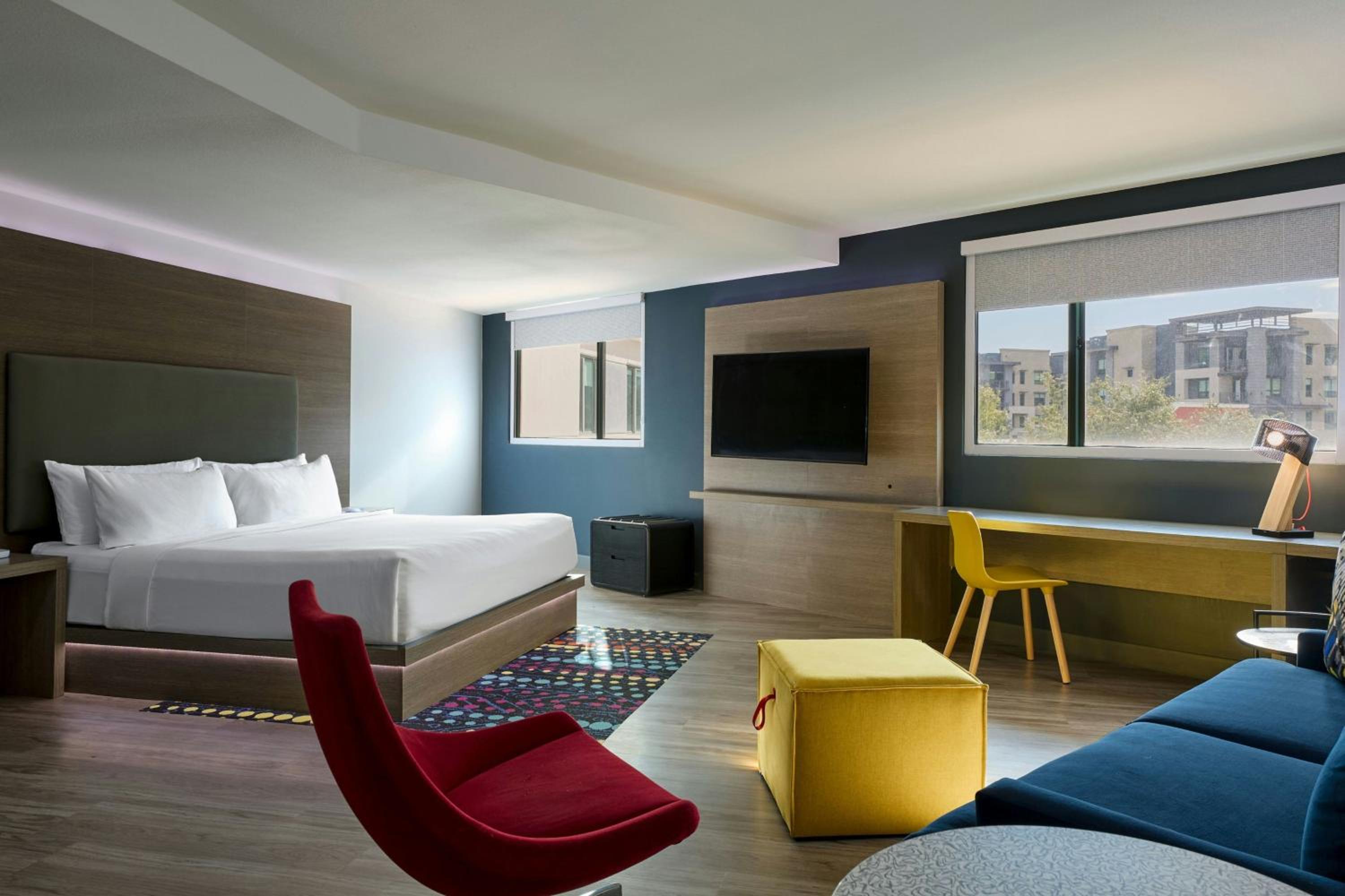 1 Bedroom, Sweet, Studio, Suite, King Bed, Pool View